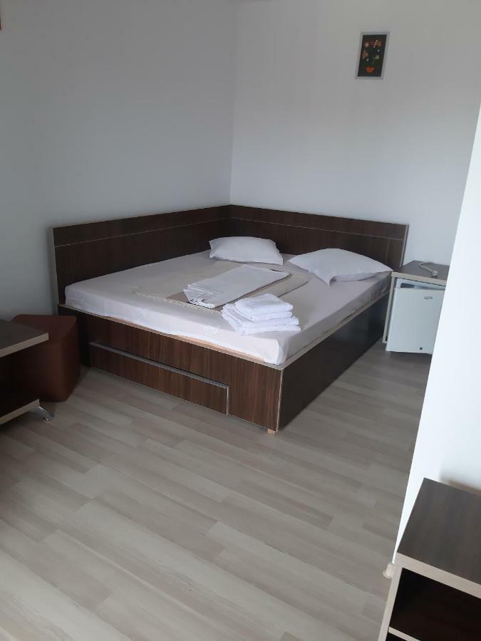Hotel La Babusca Două Mai Esterno foto