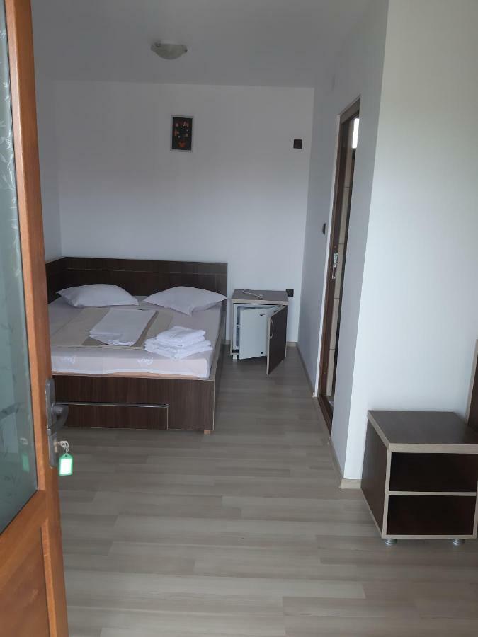 Hotel La Babusca Două Mai Esterno foto